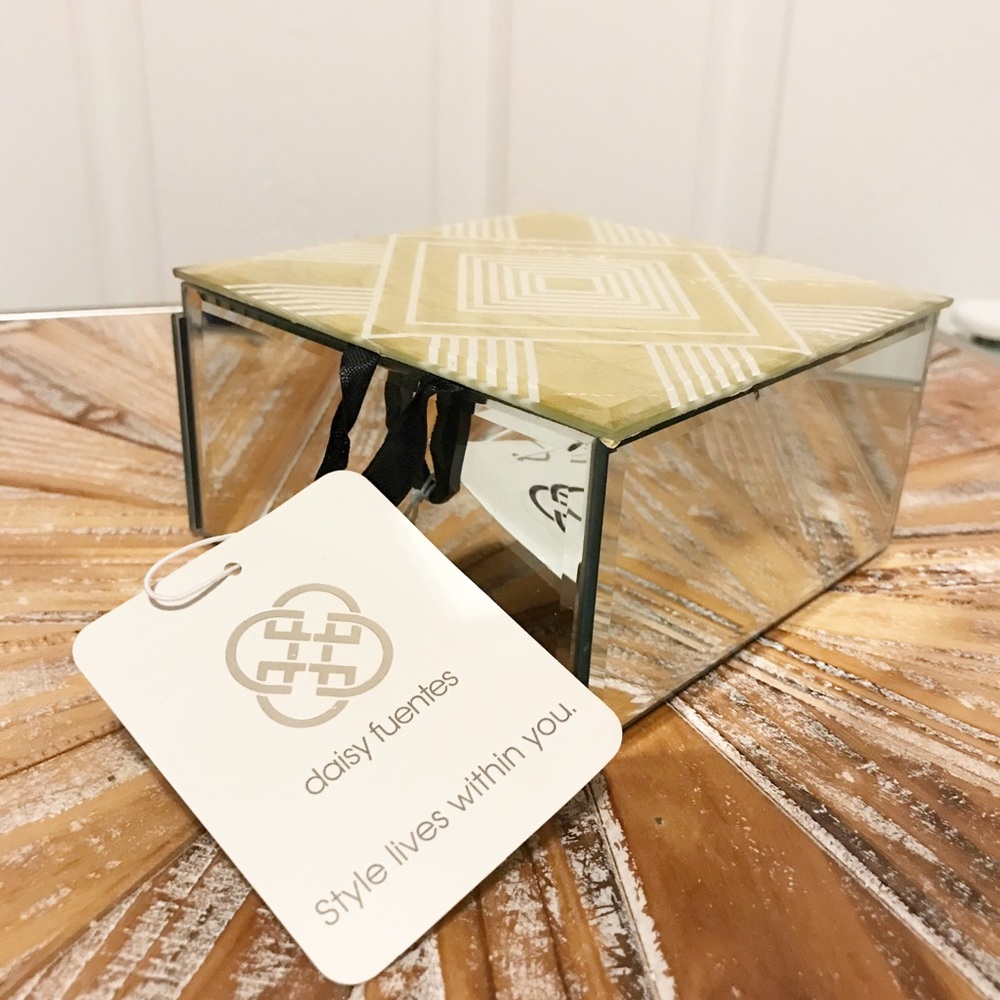 NWT Daisy Fuentes Mirrored Jewelry Box